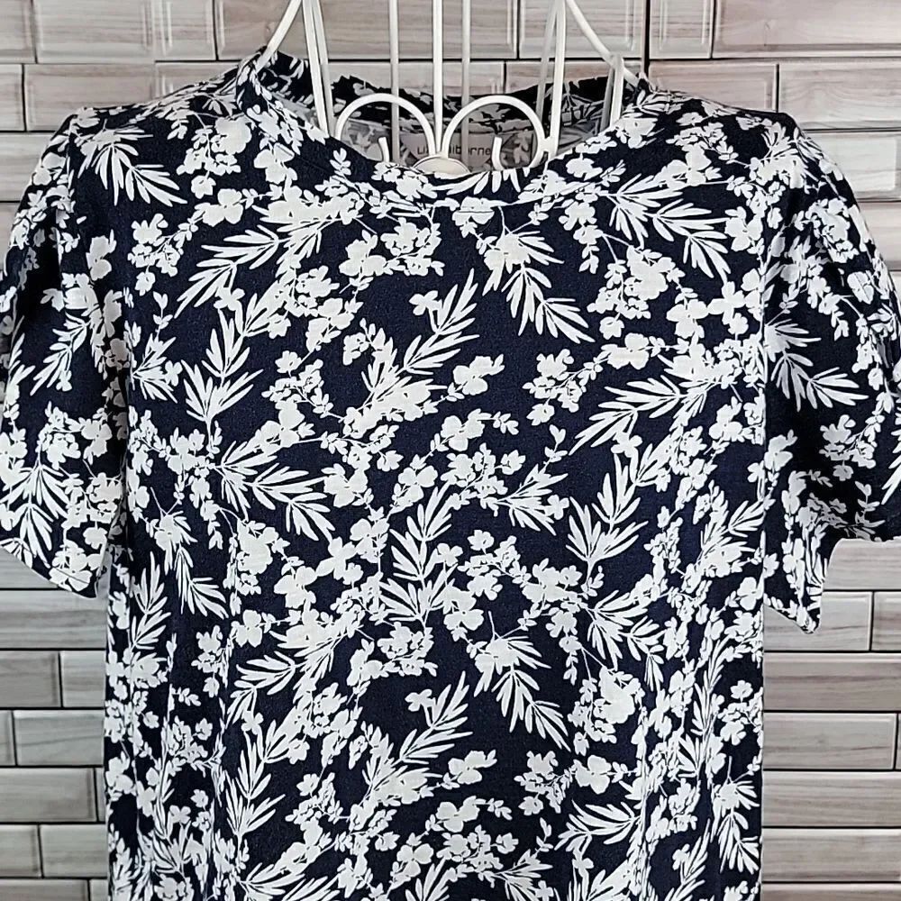 Liz Claiborne floral Print t-shirt - Navy & White Womens Size L - Picture 2 of 11
